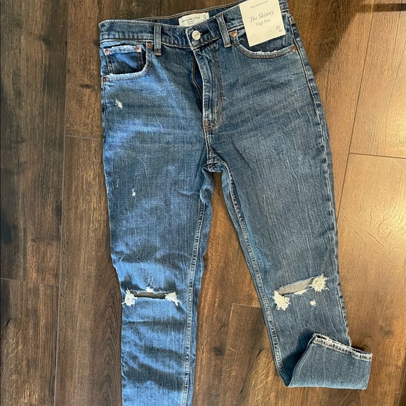 Abercrombie High Rise Skinny Jeans - Picture 3 of 3
